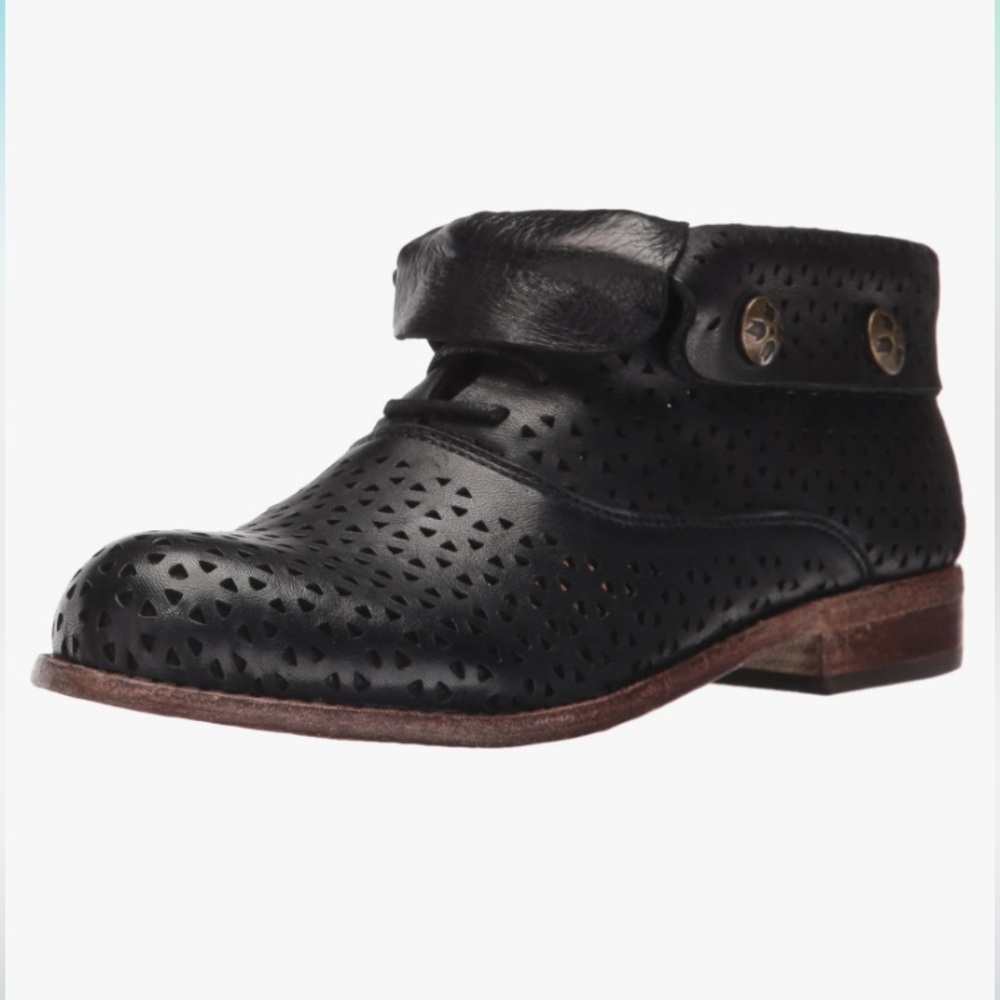 Patricia Nash Sabrina Perforated Italian Leather Ankle Booties in Black Sz-7